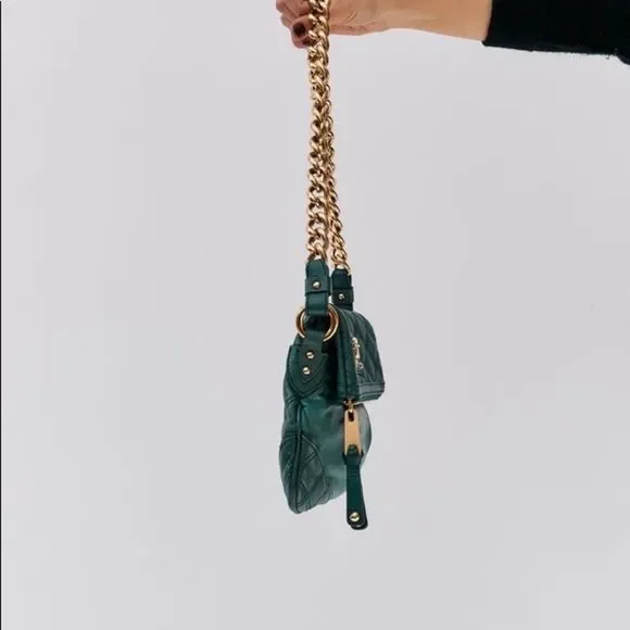 MARC JACOBS 100% AUTHENTIC BEAUTIFUL QUILTED SHOULDER BAG WITH GOLD HARDWARE! 😍